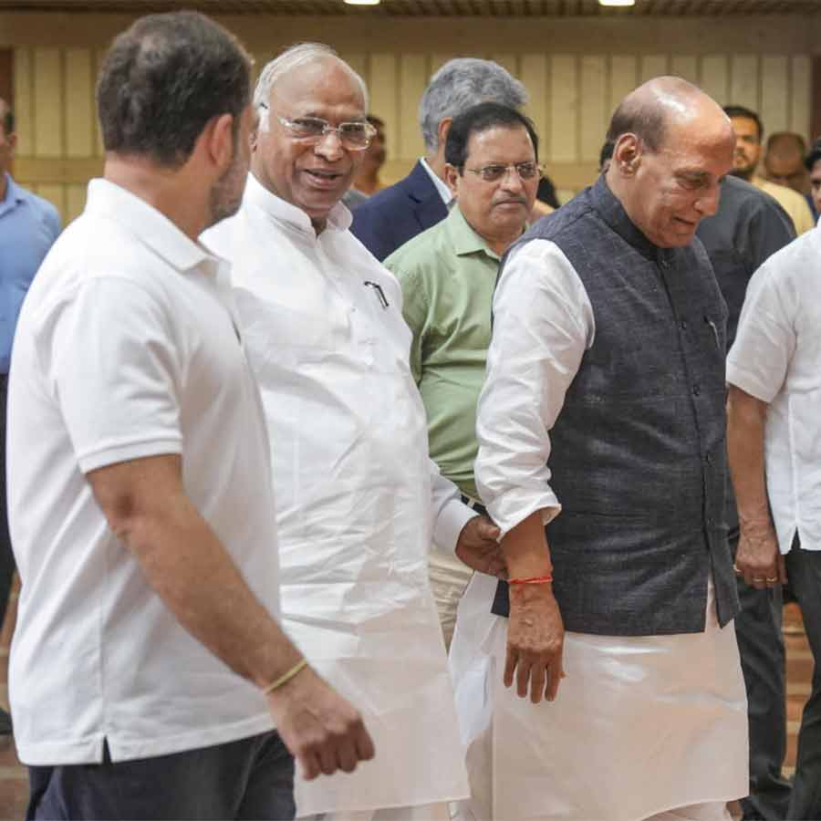 Opposition in support of Central Government regarding Operation Sindoor, but questions about Narendra Modi not attending the meeting of Rajnath Singh