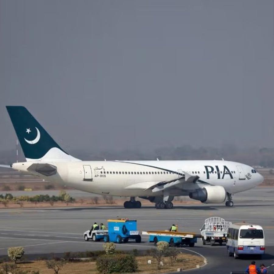 Pakistan Airports Authority says, all airports open, but flight cancellation discretion of airlines
