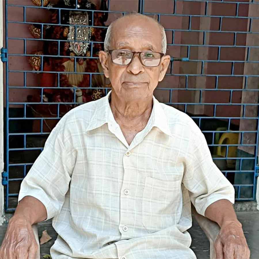 An elderly man from Dhubulia shares his experience of how a real war looks like