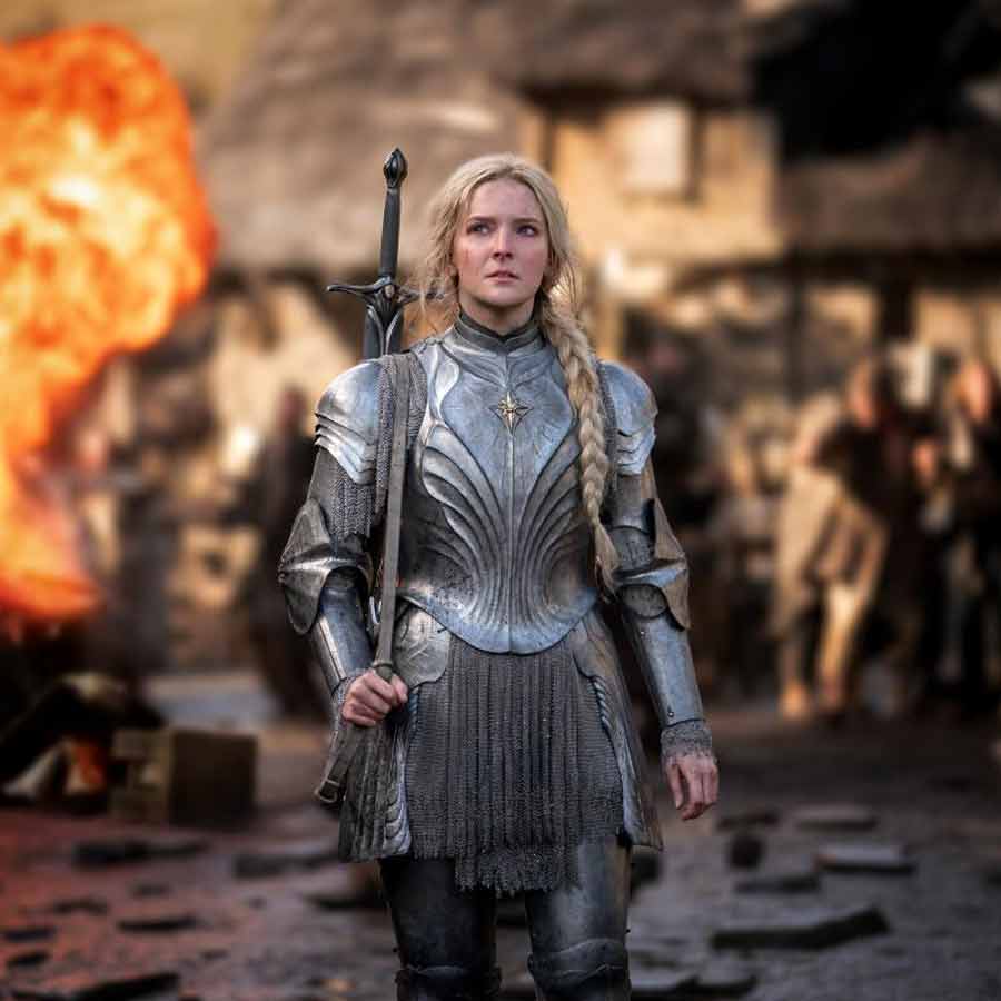 ২০০৩ সালে বড় পর্দায় শেষ বারের মতো মুক্তি পায় ‘দ্য লর্ড অফ দ্য রিংস’ ছবির ‘ট্রিলজি’র শেষ ভাগ। তার পর ১৯ বছরের বিরতি। দর্শকের প্রিয় এই কাহিনি আবার যে নতুন রূপে প্রকাশ্যে আসবে সেই ধারণা ছিল না কারও।