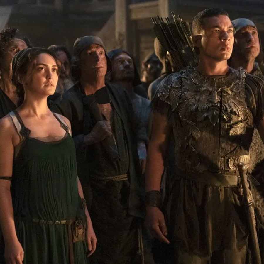 জানা গিয়েছে যে, ‘দ্য লর্ড অফ দ্য রিংস: দ্য রিংস অফ পাওয়ার’-এর প্রথম সিজ়নটি প্রযোজনা করতে ৩৮০০ কোটি টাকা খরচ হয়েছে।