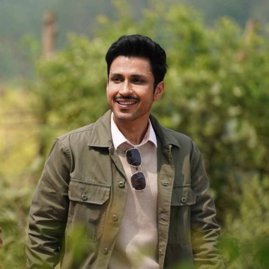 Amol Parashar in Gram Chikitsalay