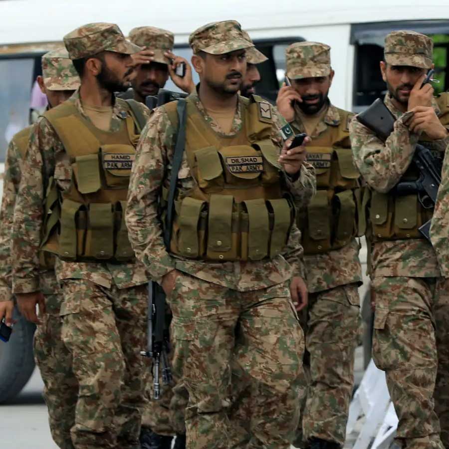 Police have issued an order in three districts of North Bengal that clothing made in the colours and patterns of army uniforms cannot be sold to ordinary citizens