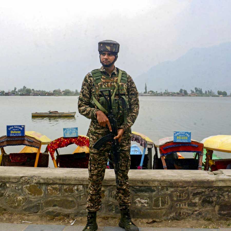 Missile-like object reportedly lands in Sri Nagar Dal Lake dgtl