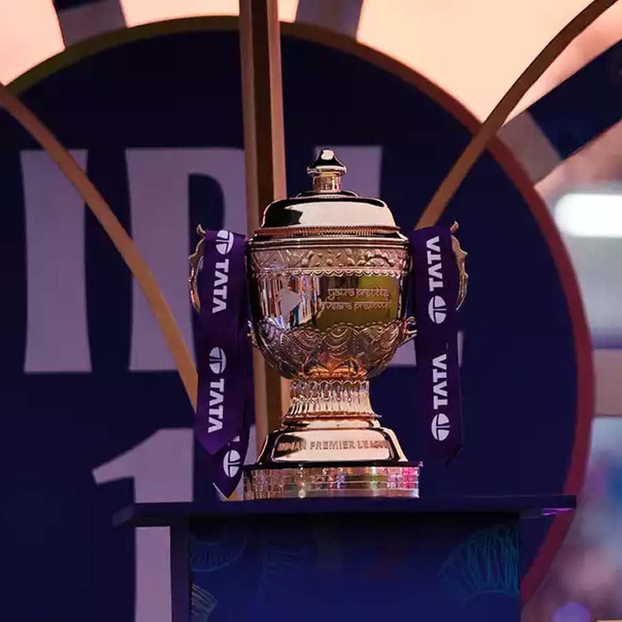 picture of IPL trophy