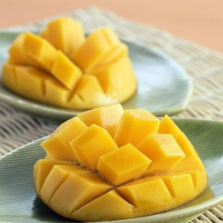 ঋতুকালীন এই ফলের প্রশংসায় পঞ্চমুখ রুজুতা দিওয়েকার।