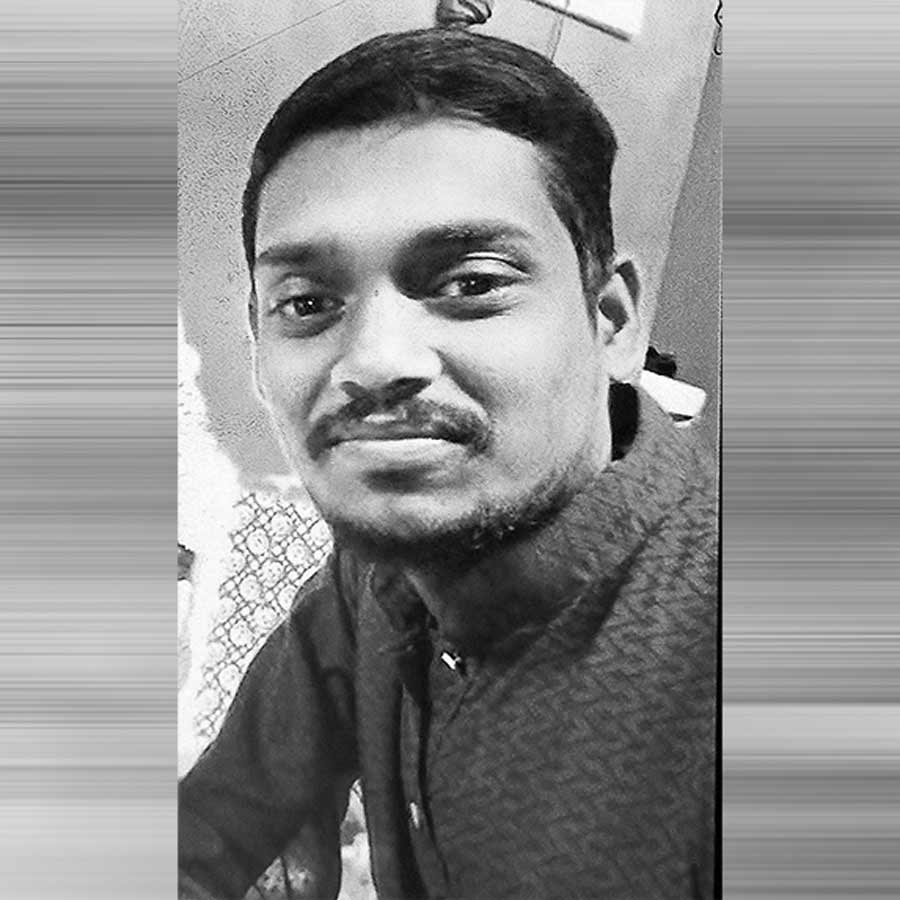 A man from Maniktala died in a road accident