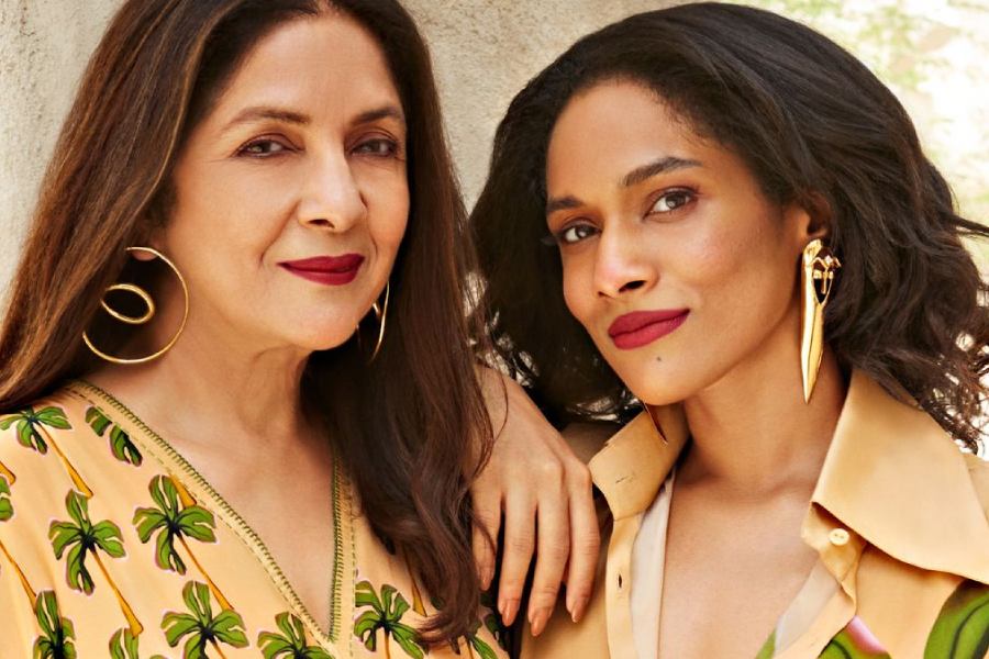 কন্যা মসাবা গুপ্তের সঙ্গে নীনা গুপ্ত। 