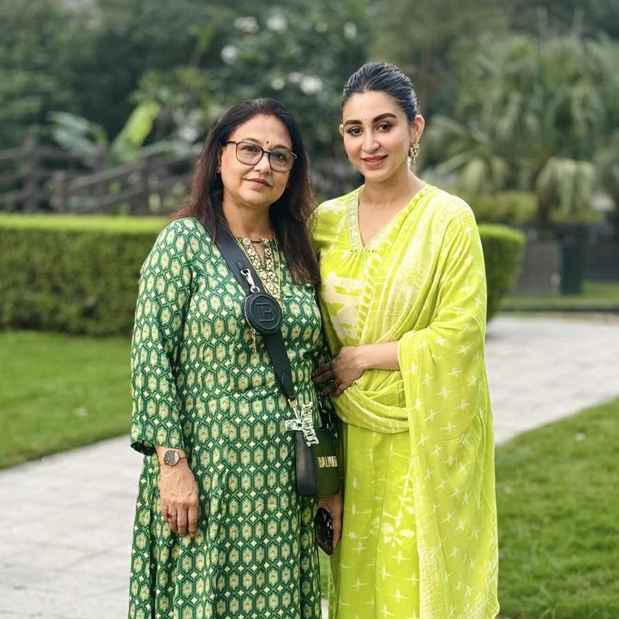 Tolly actor Parambrata Chatterjee Swastika Mukherjee Monami Ghosh Ritabhari Chakraborty Yash Daasguptaa share photos with their mother on mothers day