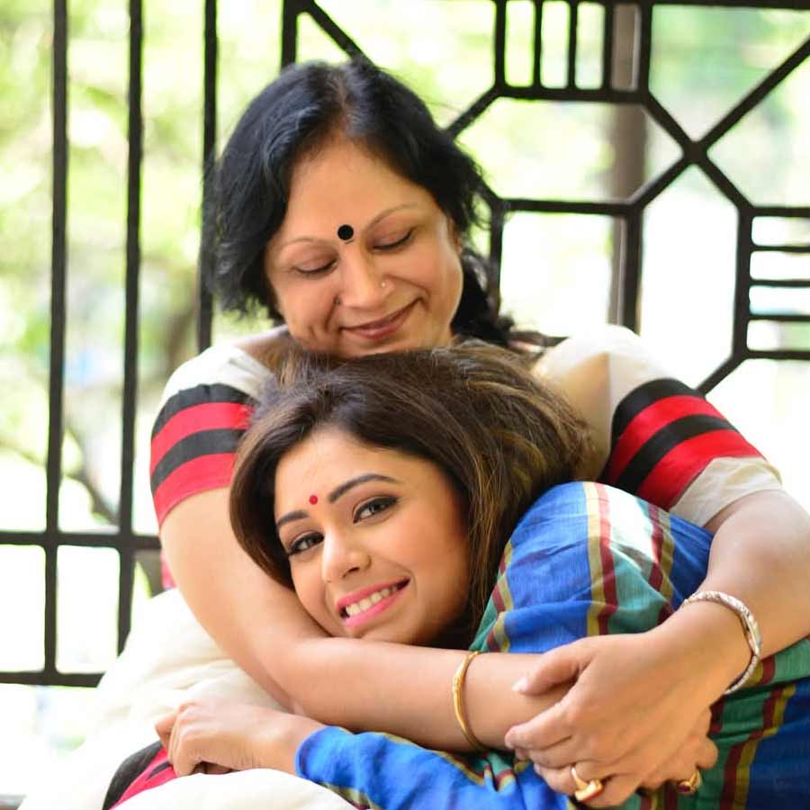 Tolly actor Parambrata Chatterjee Swastika Mukherjee Monami Ghosh Ritabhari Chakraborty Yash Daasguptaa share photos with their mother on mothers day