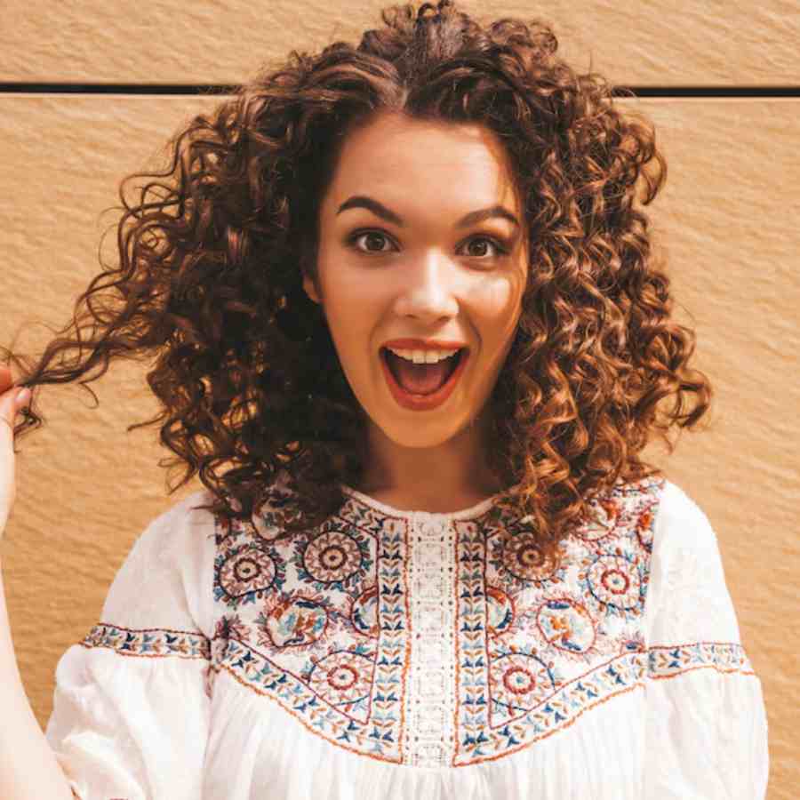 What is the natural way to curl your hair at home dgtl