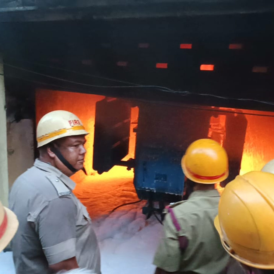Electrical transformer in the basement exploded and caught fire, causing a stir in apartment in Hooghly dgtld
