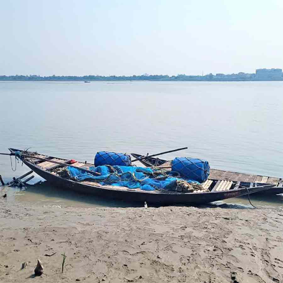 Fisherman in trouble as production of Hilsa and other fishes are reducing at Rupnarayan River