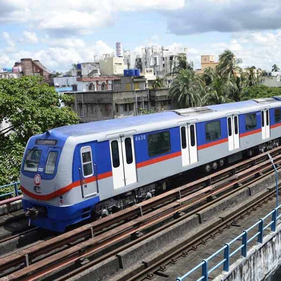 Kolkata Metro service delayed than regular timing on Tuesday for a while dgtl