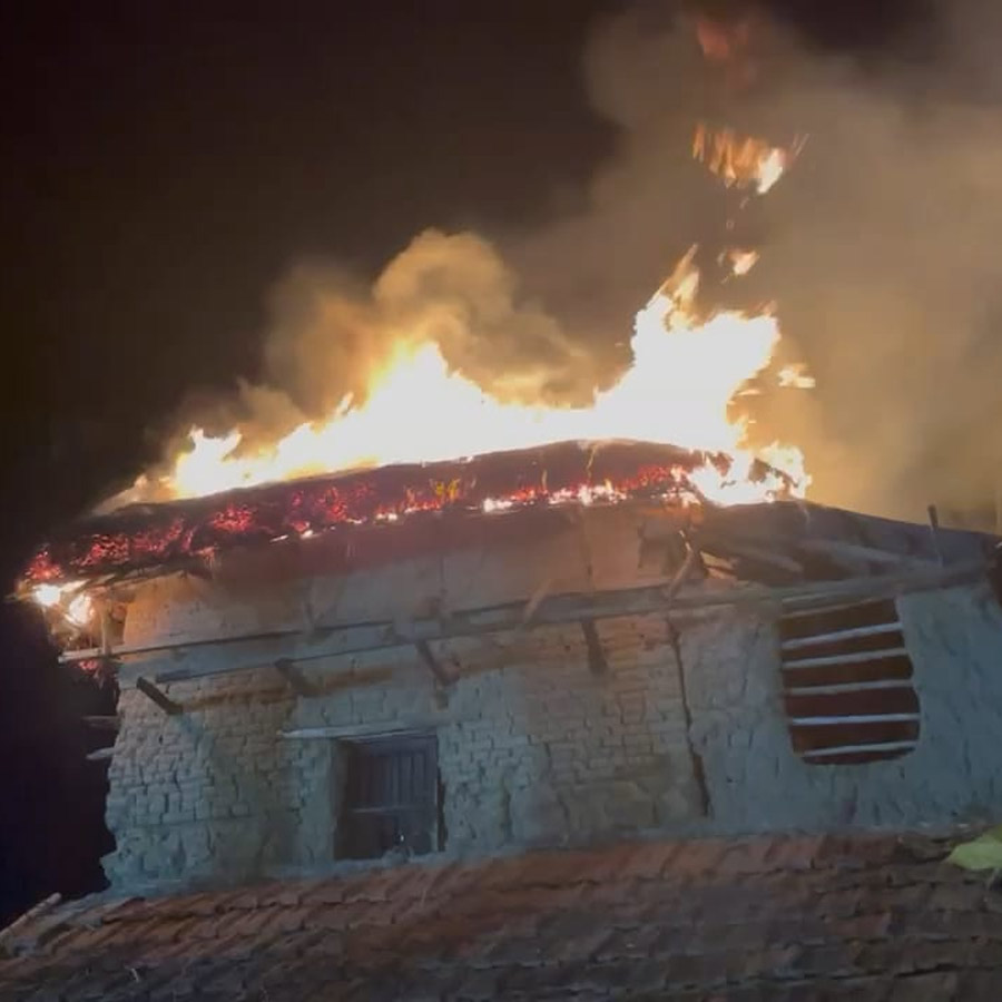 Fire broke out in a house of West Midnapore dgtld