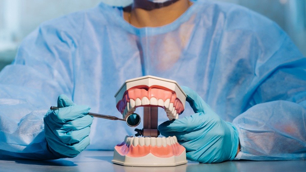 Porno filmda mushuk ichida katta toplar