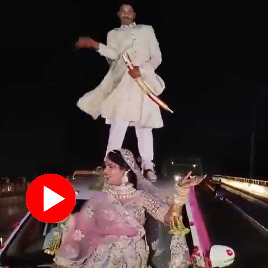 Video of couple making reel on moving car, police takes action