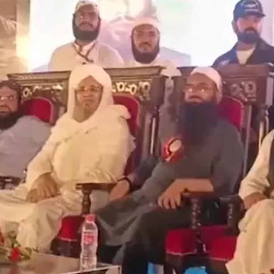 Difa-e-Watan Council and its allies glorify Pakistan military and threaten India at Karachi rally dgtl