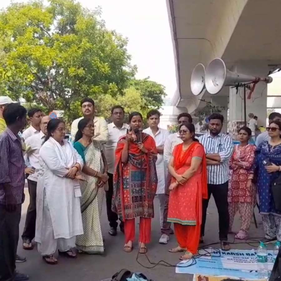 Congress team meets protesting teachers at Salt Lake
