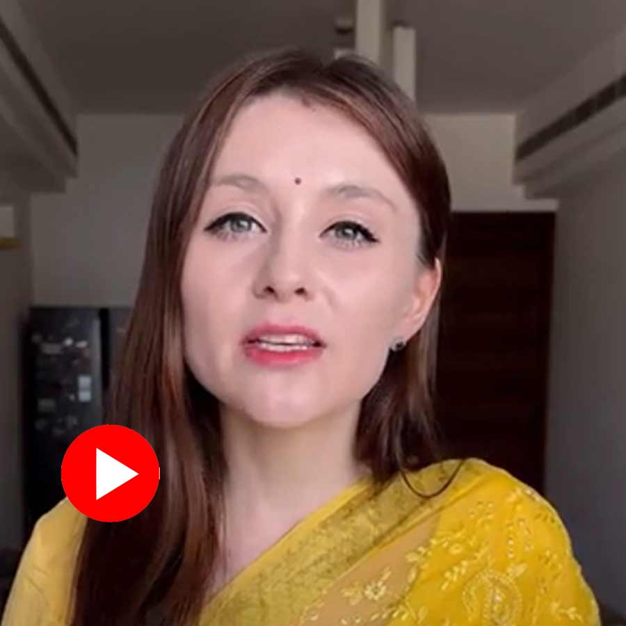 Russian woman praising the India