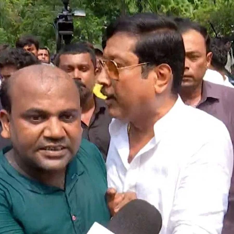 Jobless teachers enter Bikash Bhavan to stage protest, claim that they do not want to reappear in examination dgtl
