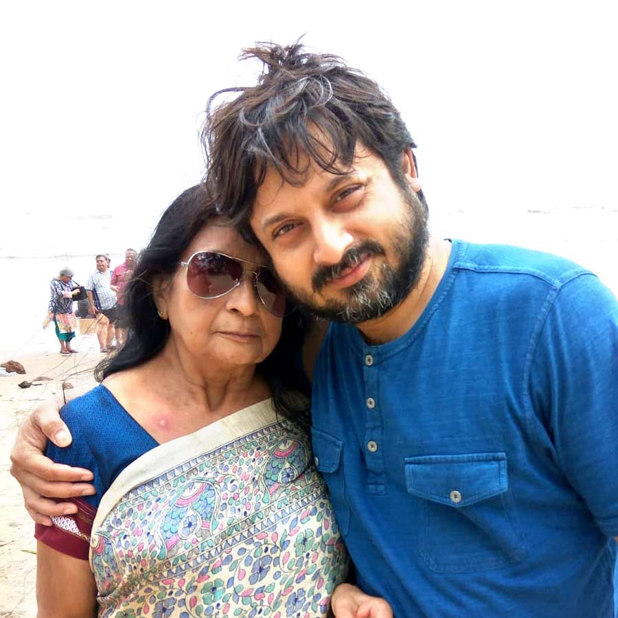 মায়ের সঙ্গে শিবপ্রসাদ।