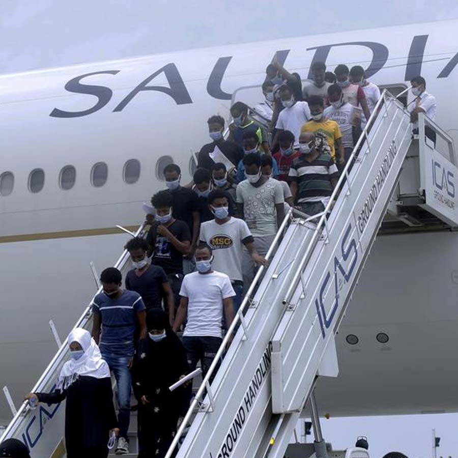 Pak Minister said over 5000 Pakistani beggars deported from Saudi Arabia so far dgtl