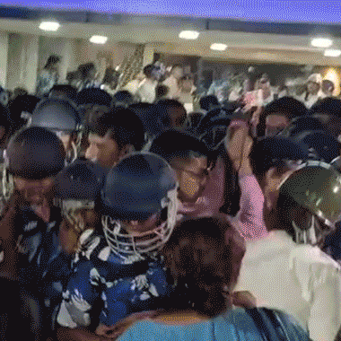 Police removes Bikash Bhavan agitators at night, lathicharged dgtl