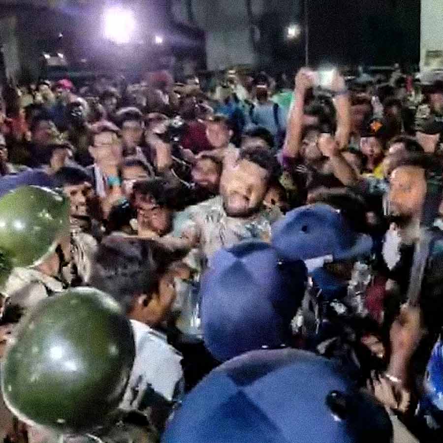 Police lathicharges on agitating school teachers in front of Bikash Bhavan to remove the gherao dgtl