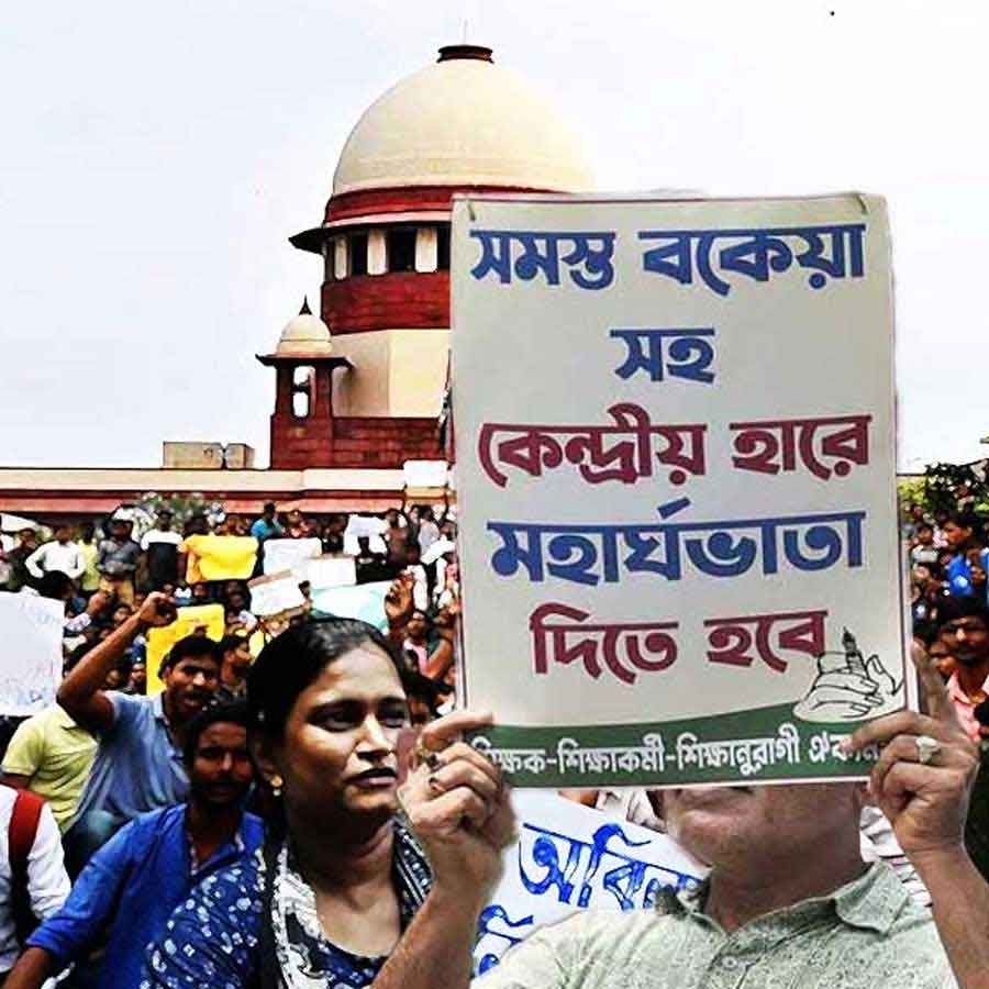 Supreme Court asks West Bengal Government to give DA to the government employees