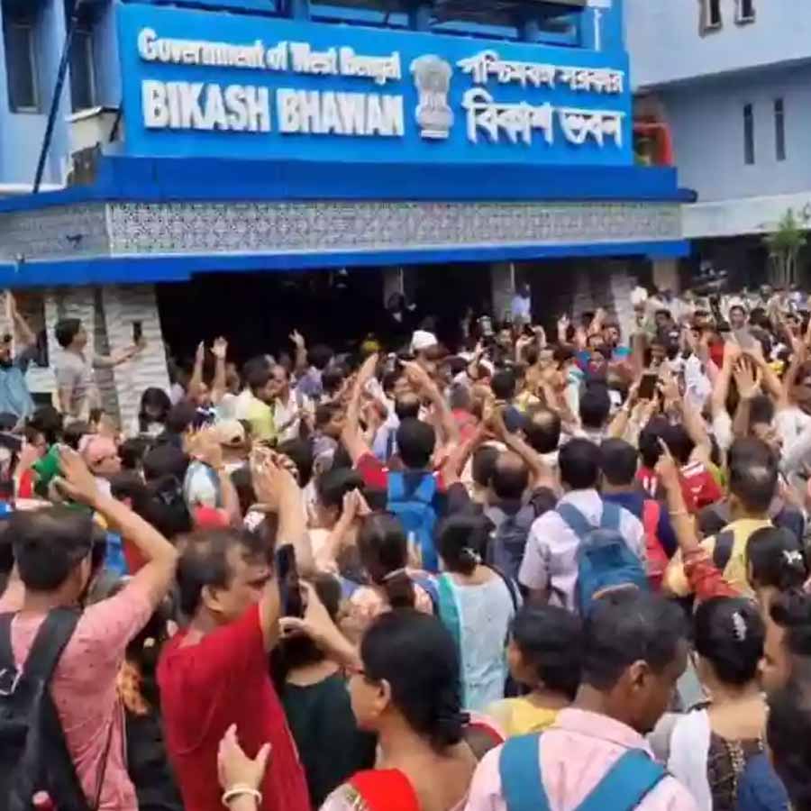 Teachers who lost their jobs resume protest outside Bikash Bhavan dgtl