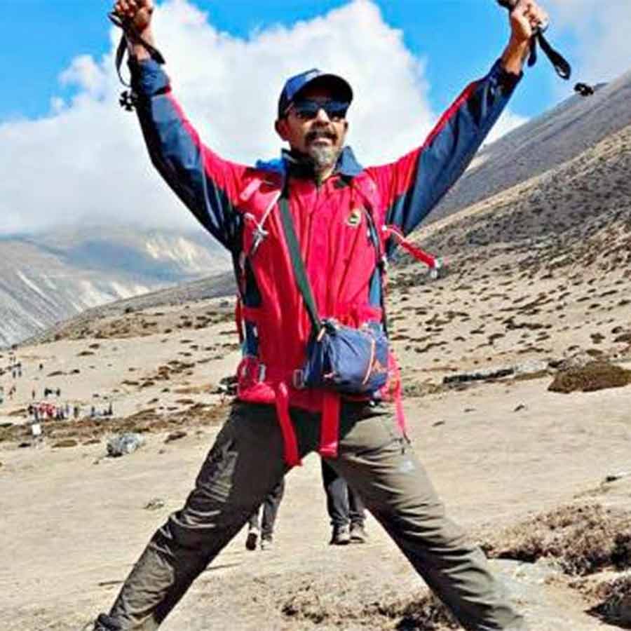 Souman Sarkar from Bardhaman reached peak of Mount Everest