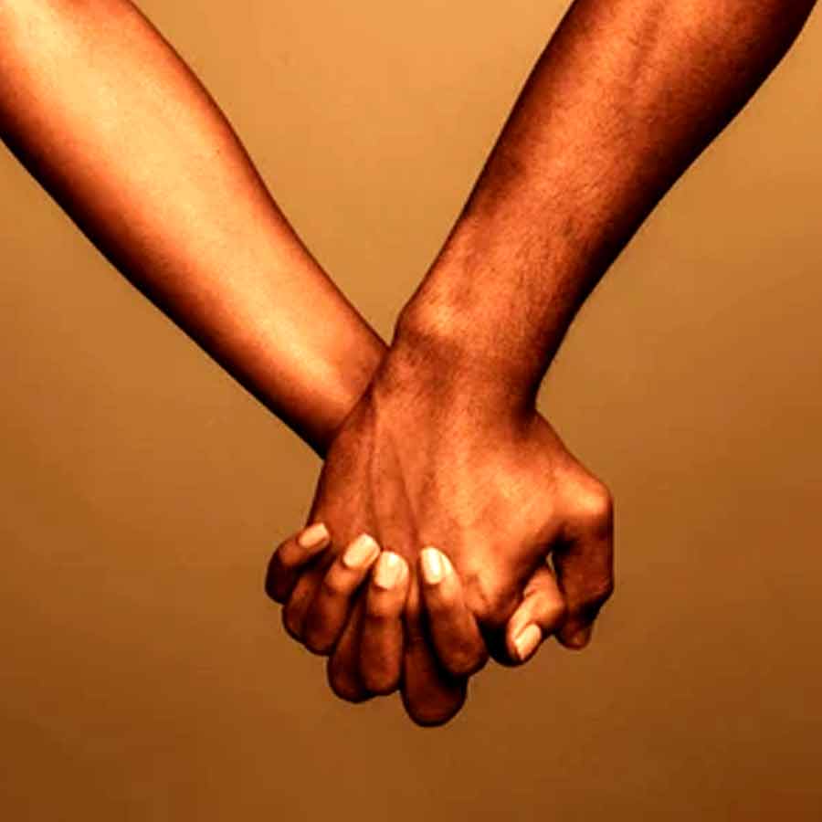 Married BJP Leader elopes with TMC Leader's Wife in Malda dgtld