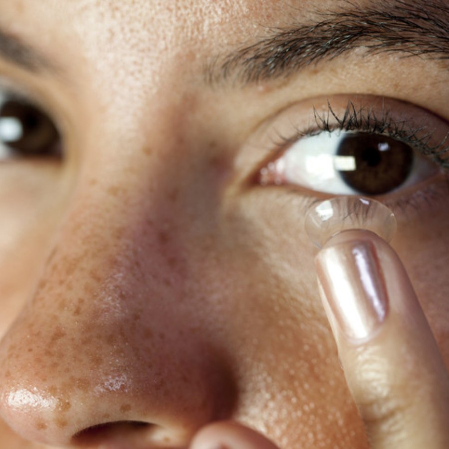 Why taking a bath while wearing contact lenses is harmful for eyes dgtl