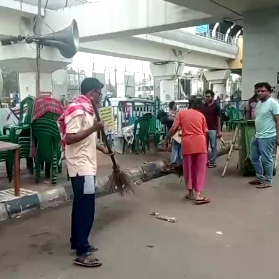 Visually impaired unemployed teachers join to protest dgtl