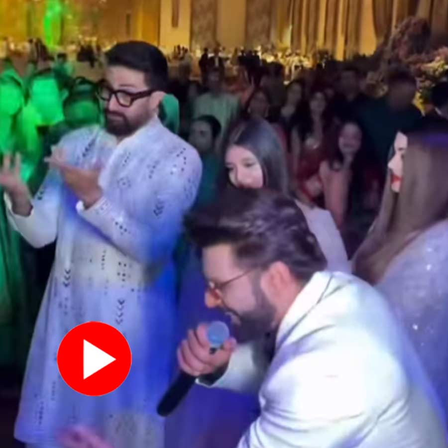 Video of Aishwarya Rai Bachchan, Abhishek Bachchan and Aaradhya dancing together while Rahul Vaidya singing 'Kajra re' goes viral dgtl
