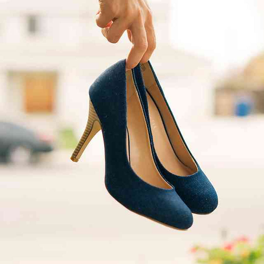 প্রশাসনের দাবি, কার্মেল শহরের সব রাস্তা একই রকম। মহিলাদের হিল পরে চলার সুবিধার জন্য শহর জুড়ে রাস্তাঘাটের পুনর্নির্মাণ অর্থহীন এবং ব্যয়সাপেক্ষ বটে।