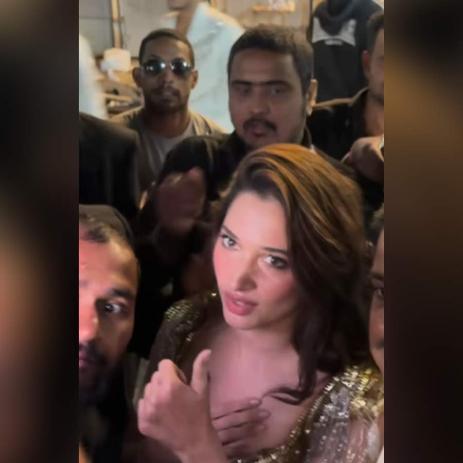 Tamannaah Bhatia looks uncomfortable after getting mobbed