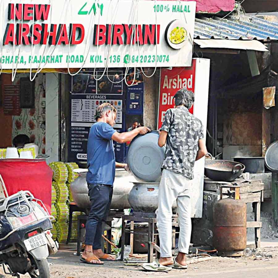 Fire risk in Chinar Park due to crowded shops