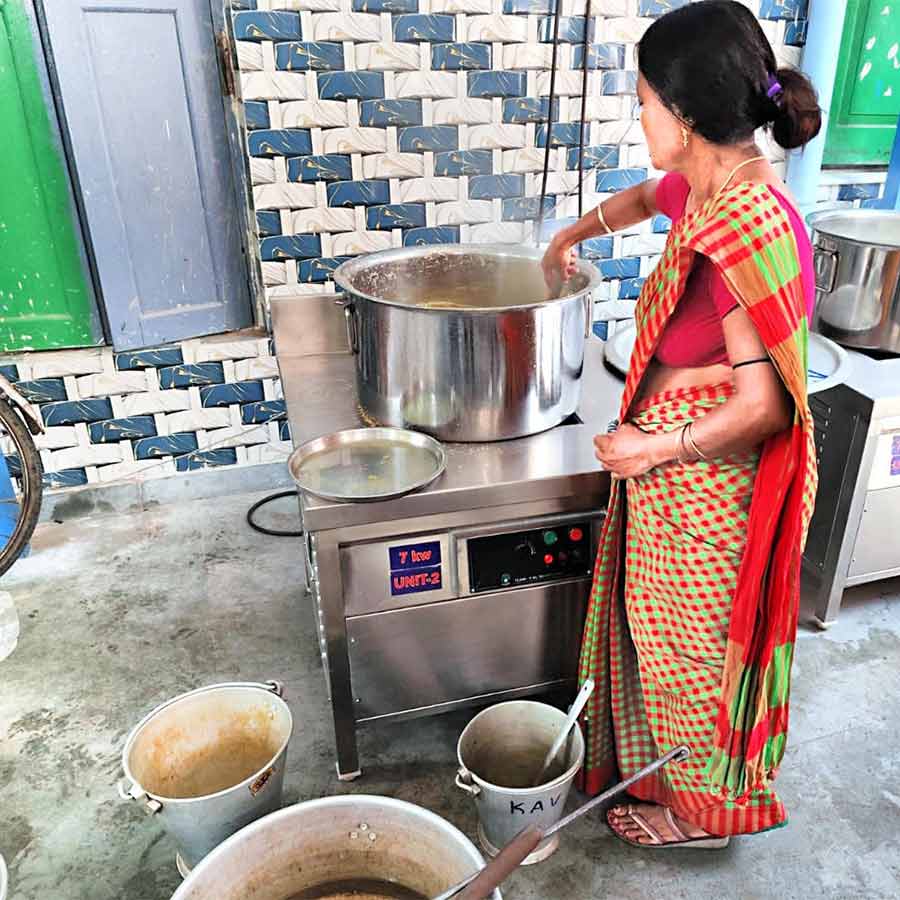 Mid-day meal being cooked using solar power