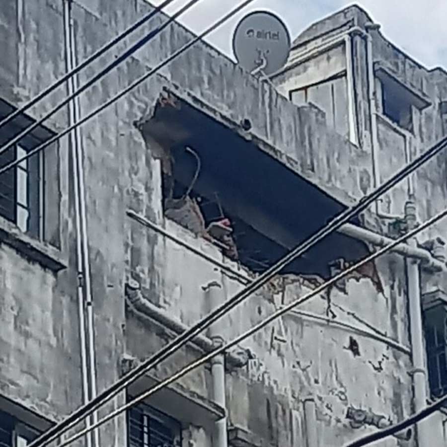 Rooftop partially collapsed of an apartment after blast in Titagarh blast dgtld