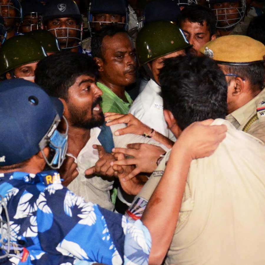 Some of protester-teachers went to Calcutta High Court, case file dgtl