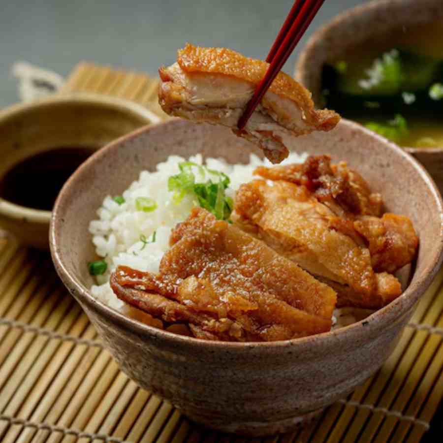 জাপানিজ এগ-চিকেন রাইস।