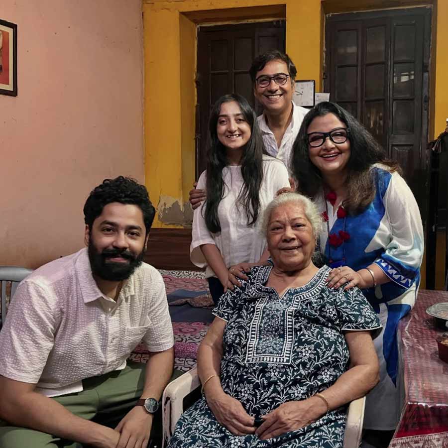 সপরিবার। 