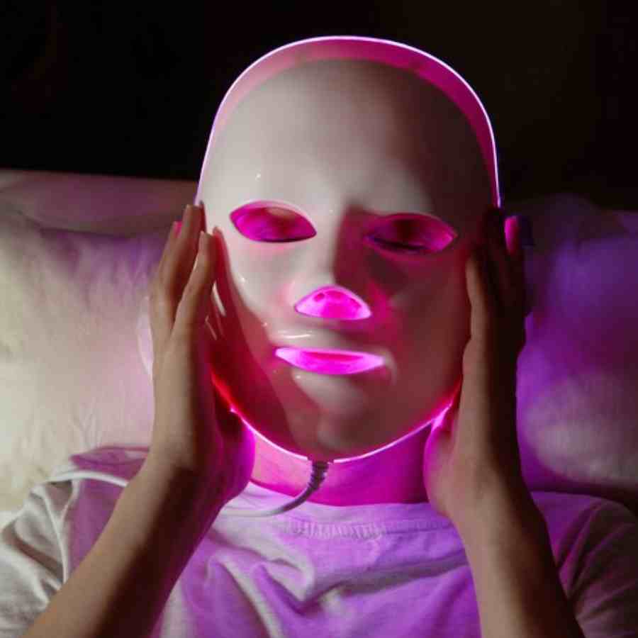 How to use LED Light Therapy for skin and what are the benefits
