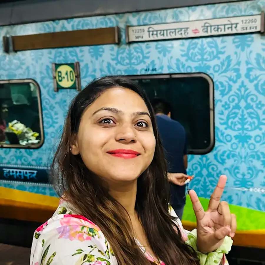 শিয়ালদহ স্টেশনে তোলা জ্যোতি মলহোত্রার ছবি।