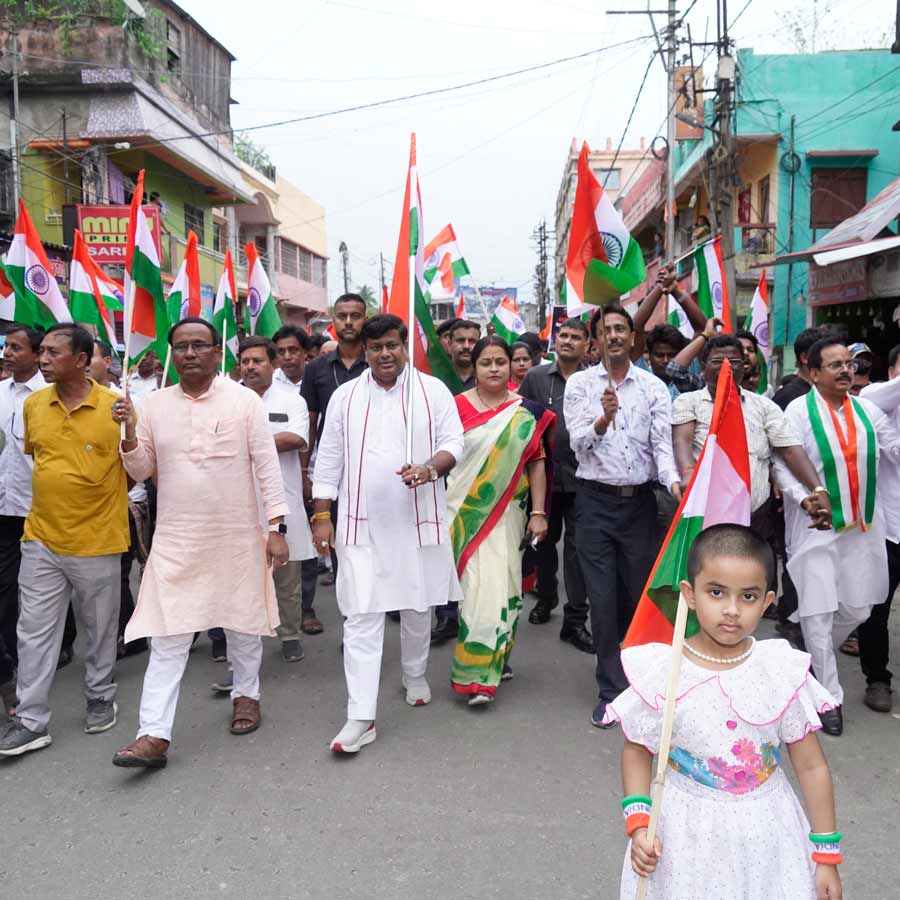 Sukanta Majumdar walks in the Tiranga Yatra at Balurghat with his wife and daughter dgtl
