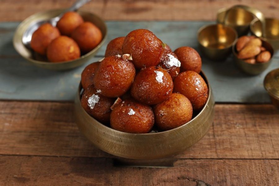 গুলাব জামুন না কি পান্তুয়া, গুলিয়ে ফেলেন বাঙালিরাও। 