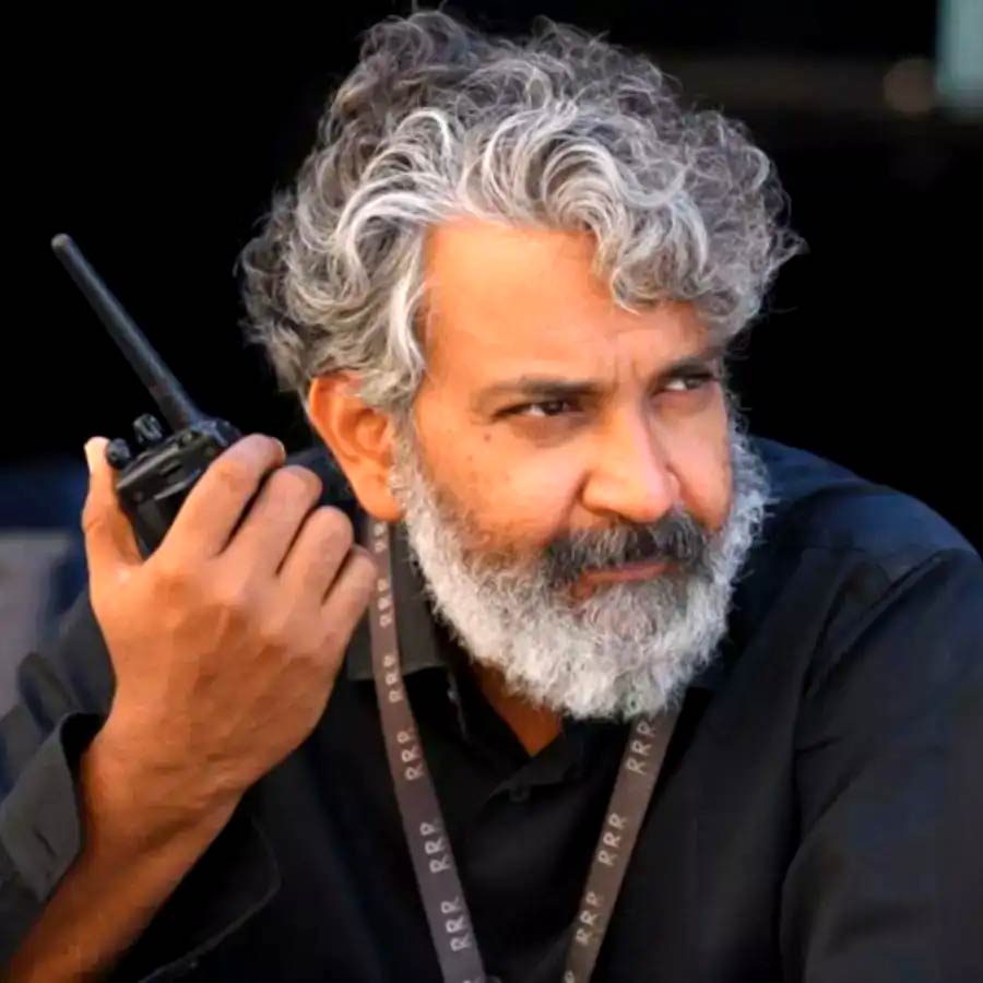 ‘মগধীরা’, ‘বাহুবলী: দ্য বিগিনিং’, ‘বাহুবলী ২: দ্য কনক্লুসন’, ‘আরআরআর’-এর মতো হিট ছবি পরিচালনা করেছেন এসএস রাজামৌলী। ২০০১ সালে তুতোভাই কীরাভানির বৌদি রামা নামের এক তরুণীকে বিয়ে করেন। রাজামৌলির দূরসম্পর্কের আত্মীয়া ছিলেন রামা। তিনি বিবাহবিচ্ছিন্না ছিলেন। প্রথম বিয়ে থেকে এক পুত্রসন্তান ছিল তাঁর।