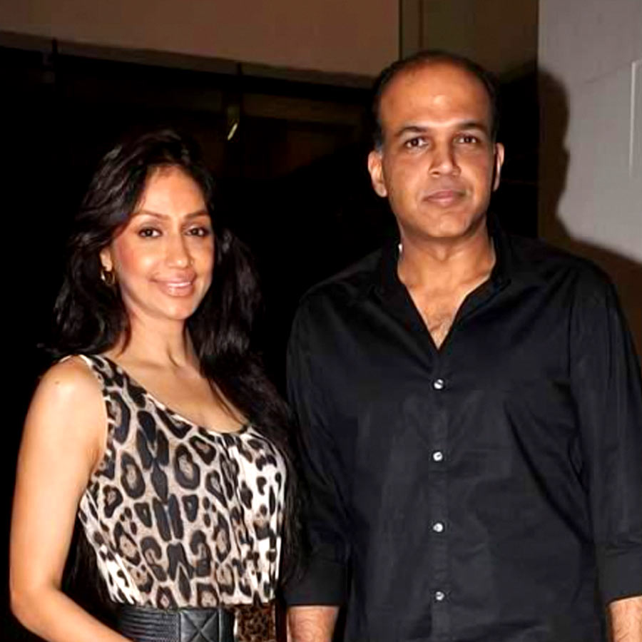 ‘লগান’, ‘জোধা আকবর’, ‘স্বদেশ’-এর মতো একাধিক হিন্দি ছবি পরিচালনা করেছেন জনপ্রিয় পরিচালক আশুতোষ গোয়ারিকর। ১৯৮৮ সালে সুনীতা মুখোপাধ্যায়কে বিয়ে করেন তিনি।